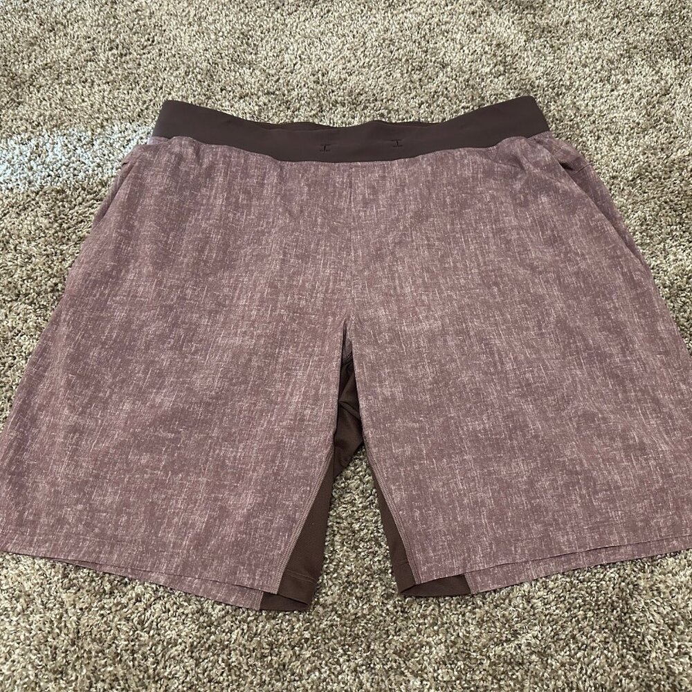 Men's Lululemon Maroon Linerless 9" XL Gym Short Excellent Condition Like New